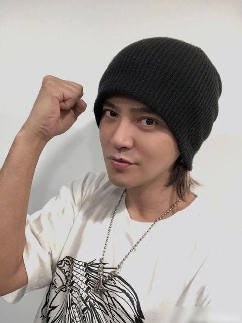 罗志祥和粉丝吃瓜,甜蜜互动暖人心